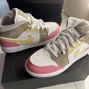 Air Jordan 1 Mid SE GS Pastel Grind Vivid Green